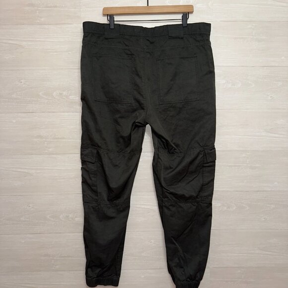Urban Outfitters Standard Cloth Men's Size XL Technical Nylon Cargo Pant - Picture 8 of 8